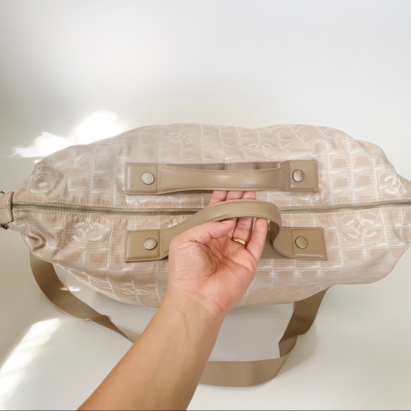 🌻FANTASTIC 🌻Beige Chanel Travel line Duffel bag - Picture 5 of 8